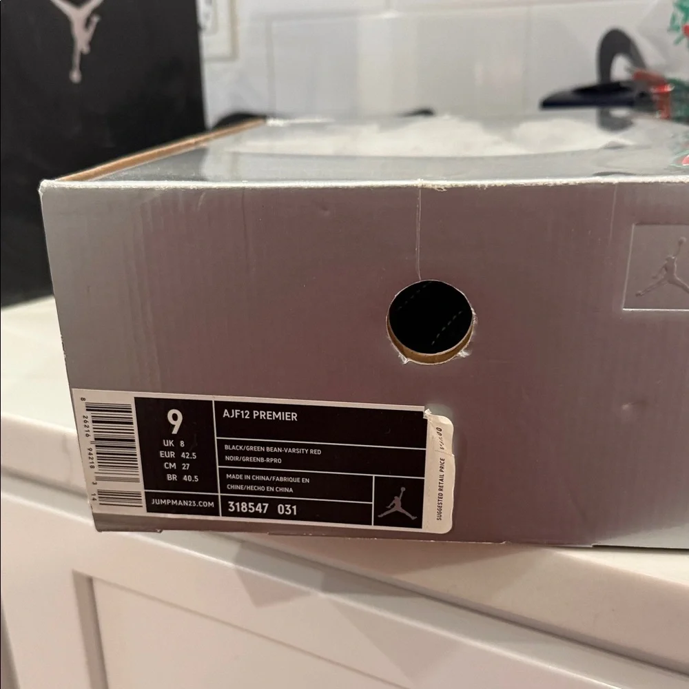 Nike Black and Red Men's Sneakers with Green Accents - Picture 8 of 8